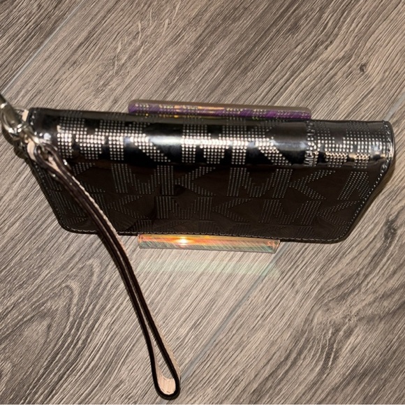 Michael Kors Mirrored Metallic Grey Wallet Wristlet - Picture 3 of 4